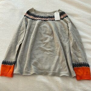 Grey sweater with orange details